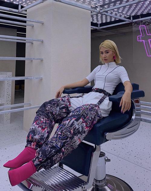 Quỳnh Anh Shyn diện quần nhựa xuyên thấu vòng ba-3