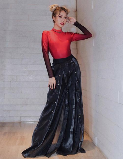 Quỳnh Anh Shyn diện quần nhựa xuyên thấu vòng ba-5