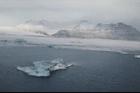 Khung cảnh tựa hành tinh lạ tại băng đảo ngày đông