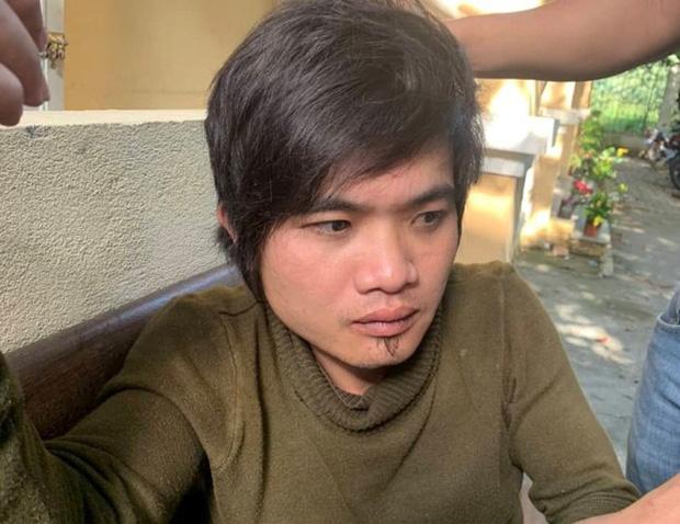 Nóng: Người dân vây bắt thanh niên nghiện ma túy đâm cha, đánh đập con ruột rồi trộm xe máy trên đường trốn chạy-2