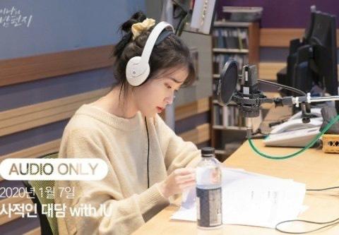 IU, Jennie và dàn mỹ nhân Hàn lăng xê mốt dùng chun vải từ thời cha mẹ-1