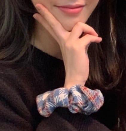 IU, Jennie và dàn mỹ nhân Hàn lăng xê mốt dùng chun vải từ thời cha mẹ-3