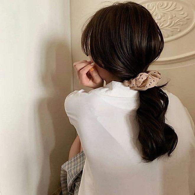 IU, Jennie và dàn mỹ nhân Hàn lăng xê mốt dùng chun vải từ thời cha mẹ-4