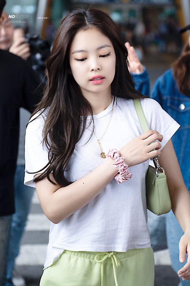 IU, Jennie và dàn mỹ nhân Hàn lăng xê mốt dùng chun vải từ thời cha mẹ-7