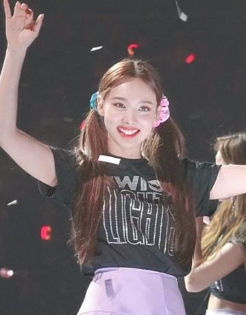 IU, Jennie và dàn mỹ nhân Hàn lăng xê mốt dùng chun vải từ thời cha mẹ-8