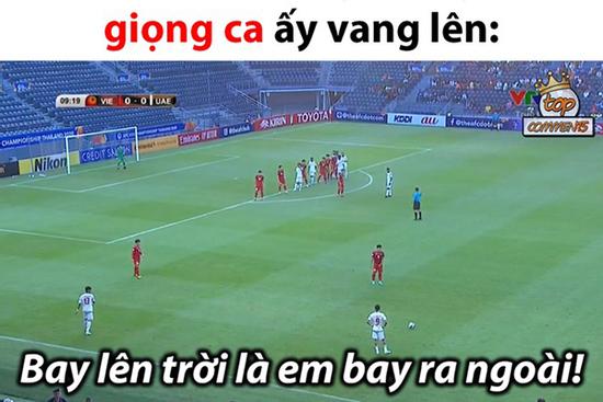 'Bay lên trời là bay ra ngoài' - lời cổ vũ nhiệt tình hay phản cảm?