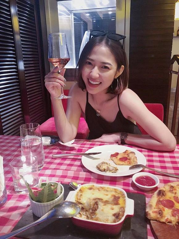 Dù đầu trọc nhưng diễn viên Sống chung với mẹ chồng vẫn cực gợi cảm nhờ vòng một không lép như trước-11