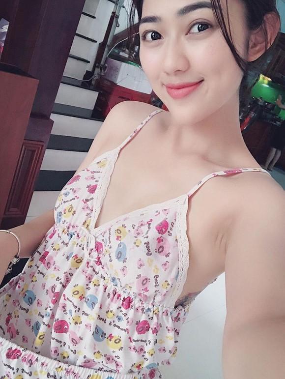 Dù đầu trọc nhưng diễn viên Sống chung với mẹ chồng vẫn cực gợi cảm nhờ vòng một không lép như trước-12