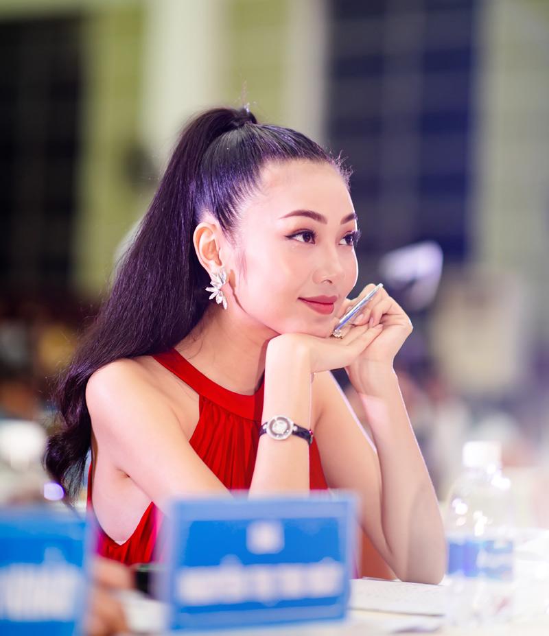 Mỹ nhân Áo dài Bùi Nữ Kiều Vỹ tái xuất rực rỡ sau thời gian dài ẩn tích-3