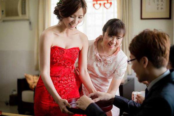 Vợ say rượu bị chồng vẽ chằng chịt lên mặt, nhìn ảnh thật càng đáng ngạc nhiên-3