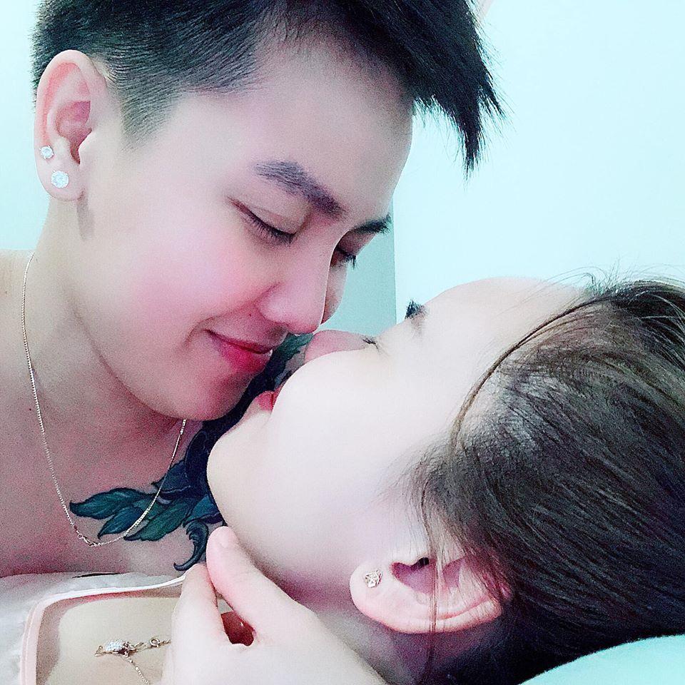 Sau hơn 1 năm về chung một nhà, dù đôi khi Bi Bảo cảm thấy Múi Xù không còn chăm sóc, quan tâm mình nhiều như hồi mới yêu nhau vì suốt ngày chỉ biết đến công việc, song tom boy khẳng định tình yêu dành cho vợ mỗi ngày một lớn.