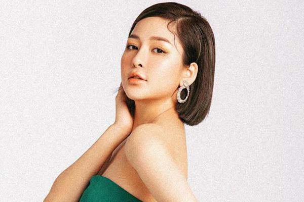 Hớ hênh suýt lộ vòng 1 khi ở cạnh 2 người đàn ông, hotgirl Trâm Anh làm người xem nín thở-6