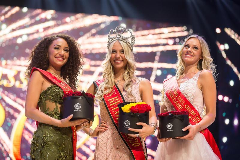 Tân Hoa hậu Bỉ 2020 té ngã trên sân khấu, văng luôn cả áo ngực-4