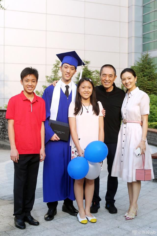 Trương Nghệ Mưu: Bỏ vợ khi thành danh, kết hôn với học trò kém 31 tuổi-10