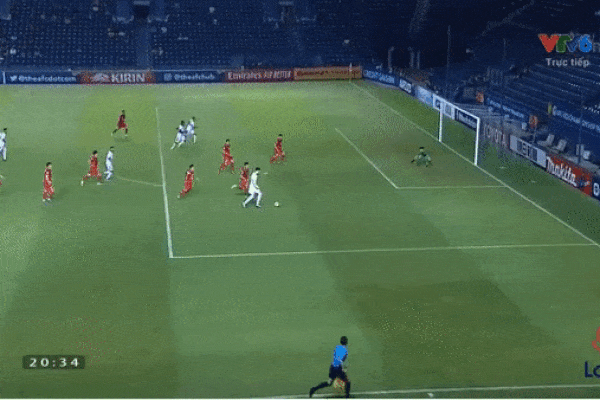 Fans Việt phát sốt với màn cản bóng bằng chân xuất thần của thủ môn Bùi Tiến Dũng