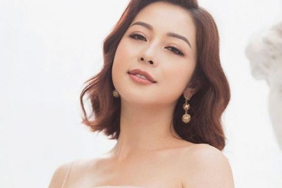 Hoa hậu Jennifer Phạm sinh bé thứ tư, là con gái nặng 3,3kg