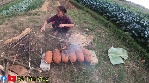 Cứ làm món nướng là cháy đen thui nhưng lần nào bà Tân Vlog cũng có cách chữa ngượng bá đạo-3