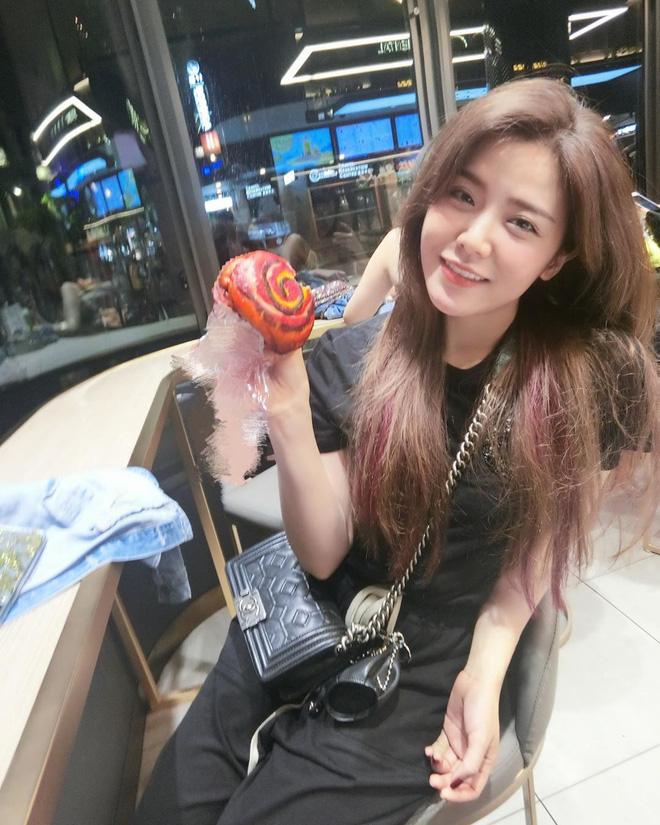 Khoe ảnh sinh nhật anh trai, em gái Ông Cao Thắng làm dân tình chú ý về nhan sắc mẹ ruột-2