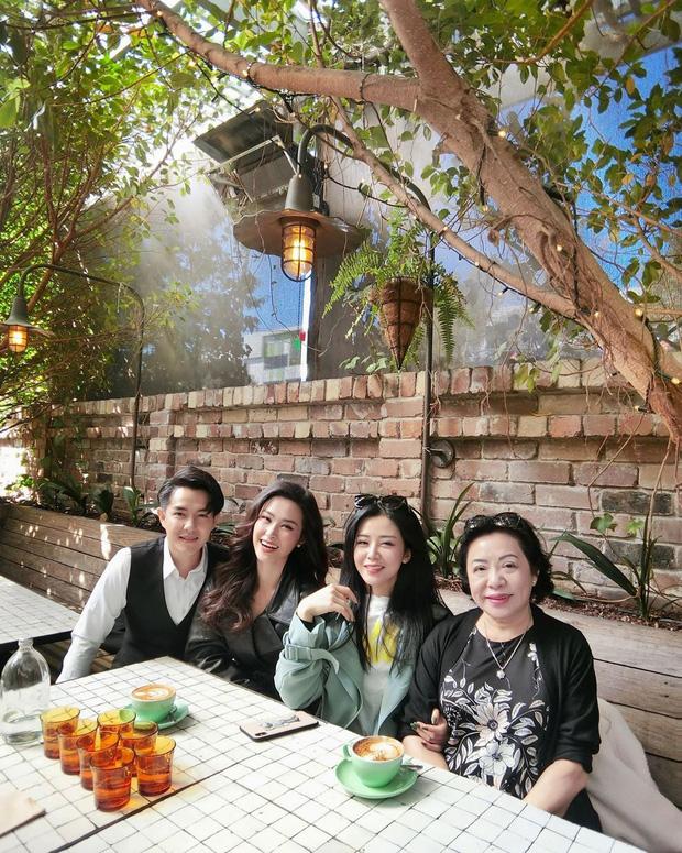 Khoe ảnh sinh nhật anh trai, em gái Ông Cao Thắng làm dân tình chú ý về nhan sắc mẹ ruột-5