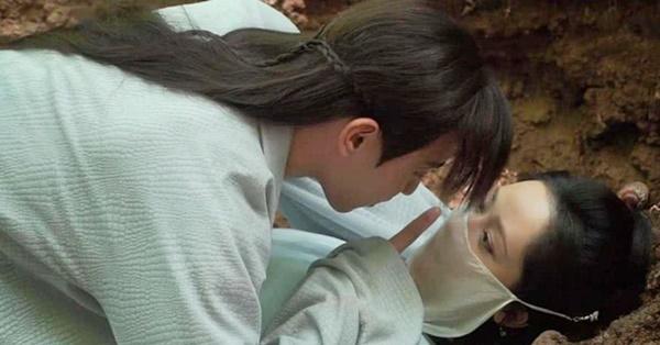 Những đồ bảo hộ không ngờ của sao khi đóng cảnh 18+-14