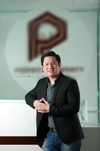 Người tình Hoa hậu Phạm Hương phong độ ngời ngời dù hơn mỹ nhân tới 19 tuổi-5