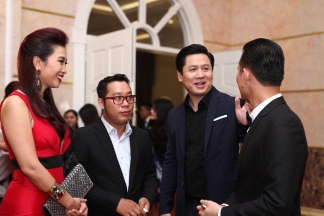 Người tình Hoa hậu Phạm Hương phong độ ngời ngời dù hơn mỹ nhân tới 19 tuổi-3