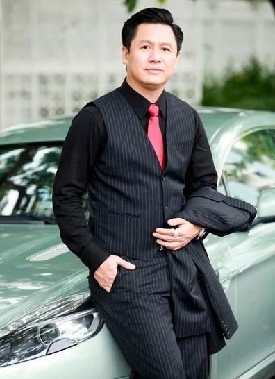 Người tình Hoa hậu Phạm Hương phong độ ngời ngời dù hơn mỹ nhân tới 19 tuổi-4