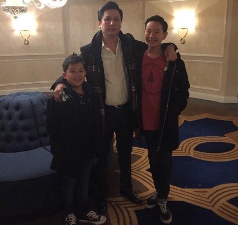 Người tình Hoa hậu Phạm Hương phong độ ngời ngời dù hơn mỹ nhân tới 19 tuổi-9