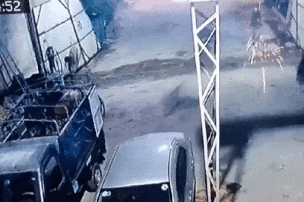 Clip: Cận cảnh vụ xả súng kinh hoàng ở xưởng ô tô tại Lạng Sơn làm 7 người thương vong