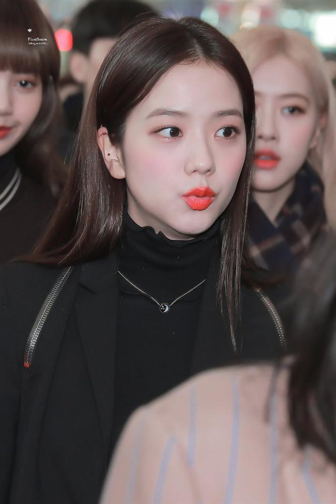 Mua đồ hiệu Burberry tặng cháu gái mới hơn 3 tháng tuổi, Jisoo chính là người dì quốc dân ai cũng muốn có-1