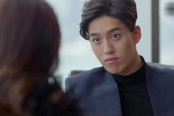 Nhờ... đổi giày mới, vợ phát hiện mối quan hệ mờ ám của chồng và giúp việc-2