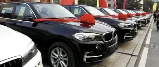 SẾP NGƯỜI TA: Hết thưởng tết bằng tiền mặt lại tặng nhân viên hẳn xe BMW-1