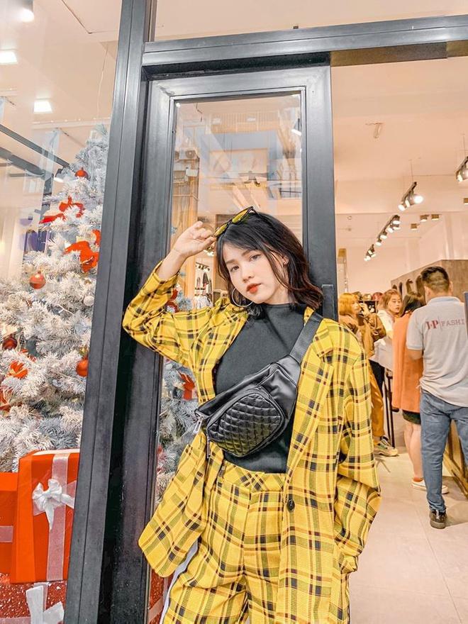 Cô gái gây chú ý khi xuất hiện trên khán đài trận Việt Nam - Jordan-2