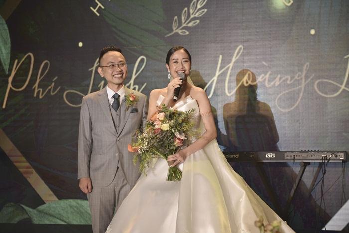 Đăng ảnh ngực trần cho con bú, MC Phí Linh làm ai cũng chú ý khuôn mặt mộc tươi tắn-5