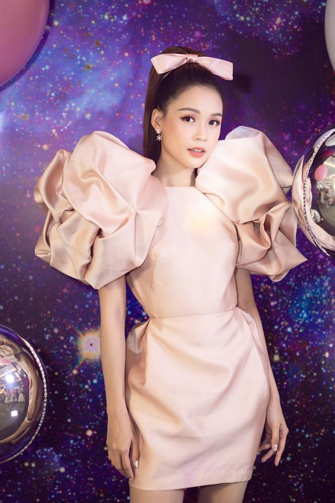 SAO MẶC XẤU: Hari Won - Thúy Vân cùng mắc lỗi lộ miếng dán ngực kém duyên-11