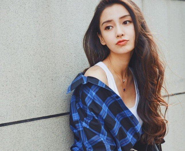 Angelababy bị lộ di chứng thẩm mỹ khi mũi bị vẹo lúc livestream?-1