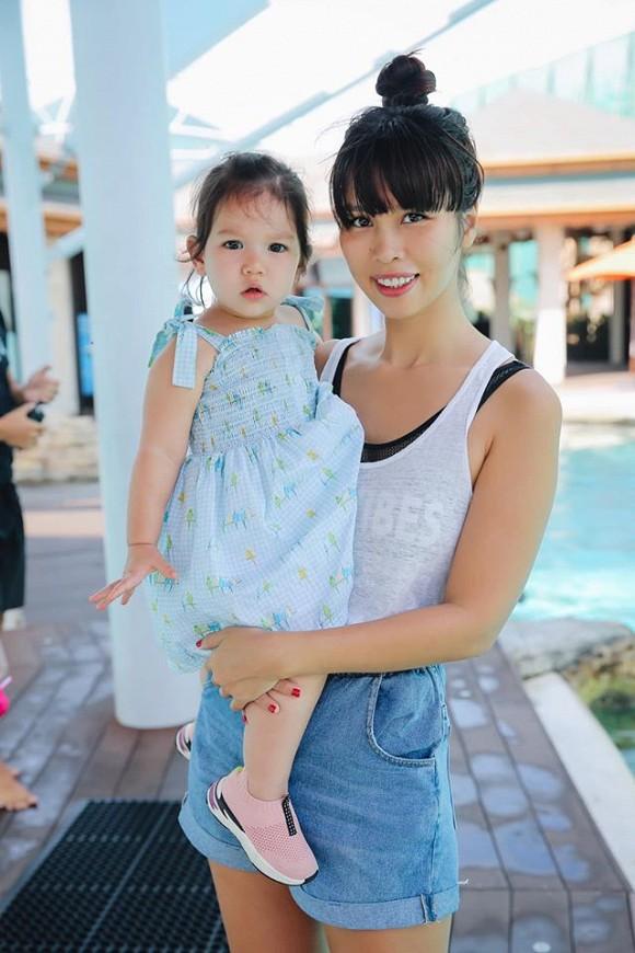 Dù đã chia tay, Hà Anh vẫn thân thiết với mẹ và bà bạn trai cũ-2