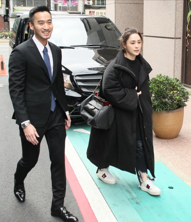 Chồng Chung Hân Đồng dính scandal làm giả bằng cấp-2