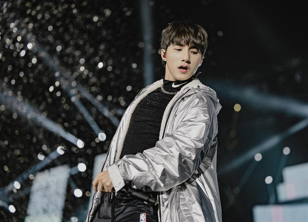 Ca khúc nào đã làm Sơn Tùng M-TP nghiện đến mức giữa đêm lôi đàn ra hát mới chịu thế này?-2