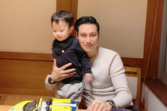 Thực hư chuyện Việt Anh đã mang quý tử vào Sài Gòn sống cùng sau cuộc chiến giành quyền nuôi con