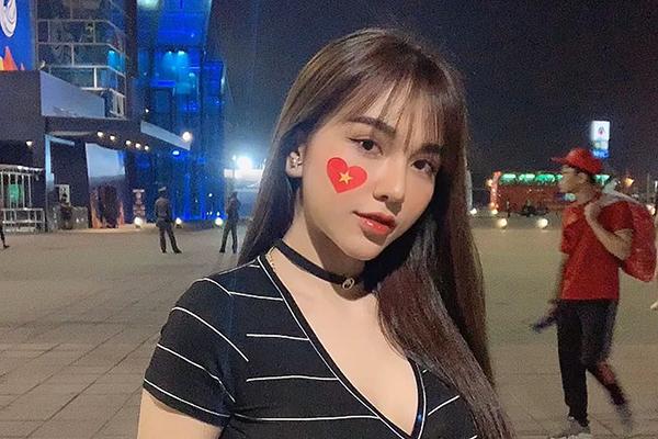 Hiếm lắm mới thấy bạn gái tiền vệ Hoàng Đức mới khoe da thịt, body trông bốc lửa khỏi bàn-12