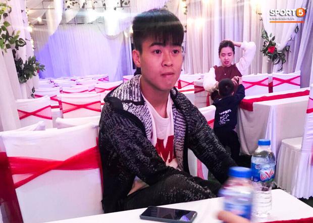 Không gian đám hỏi ở tư gia Đỗ Duy Mạnh trái ngược với tiệc mời hoành tráng tại nhà Quỳnh Anh-6