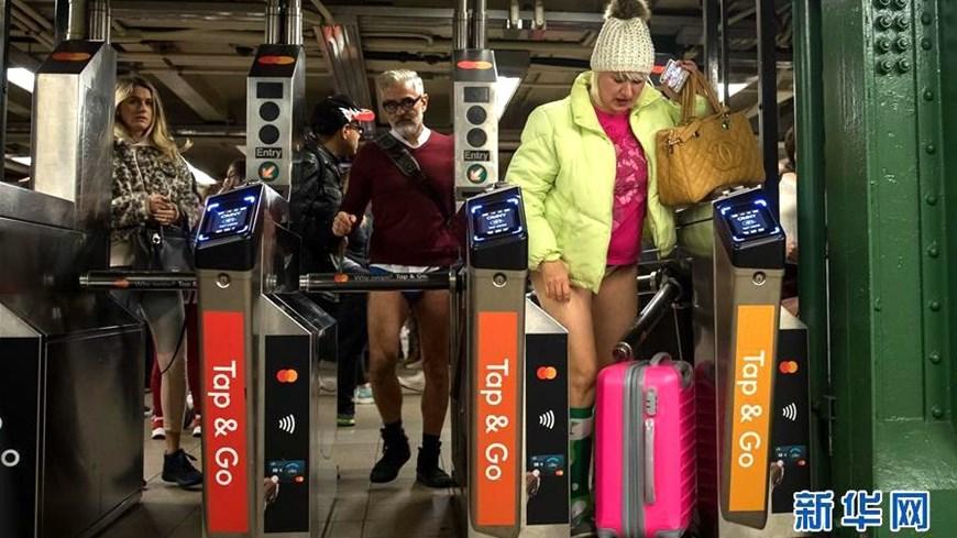 Mỹ: Những hình ảnh thú vị trong ngày Đi tàu điện không mặc quần-2