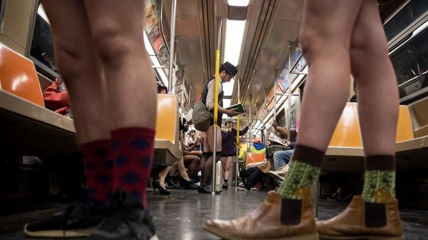Mỹ: Những hình ảnh thú vị trong ngày Đi tàu điện không mặc quần-4