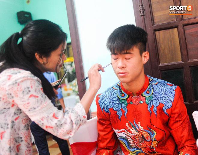 Chú rể Đỗ Duy Mạnh trang điểm sương sương, cô dâu Quỳnh Anh vấn đầu tổ chim trong lễ ăn hỏi-2