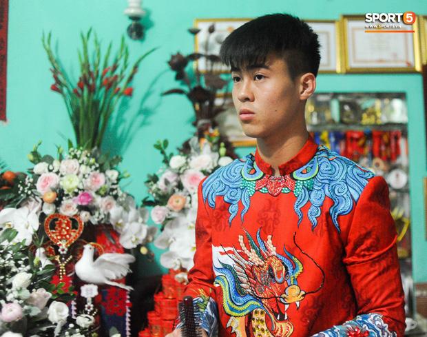 Chú rể Đỗ Duy Mạnh trang điểm sương sương, cô dâu Quỳnh Anh vấn đầu tổ chim trong lễ ăn hỏi-3