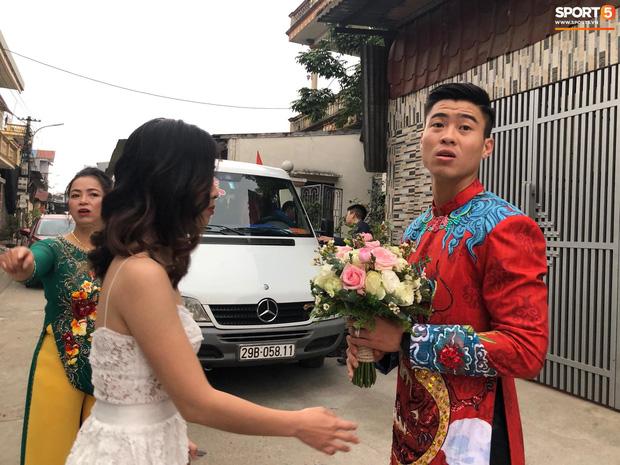 Chú rể Đỗ Duy Mạnh trang điểm sương sương, cô dâu Quỳnh Anh vấn đầu tổ chim trong lễ ăn hỏi-5