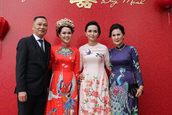 Hé lộ thông tin về bố vợ quyền lực của trung vệ Đỗ Duy Mạnh