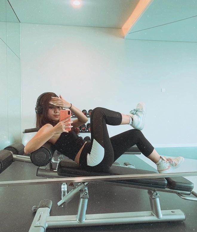 4 hot girl ngày càng đẹp gợi cảm sau khi độc thân vui vẻ-6