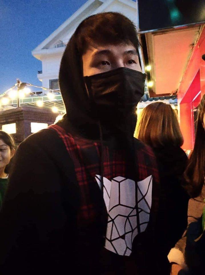 Lộ clip mẹ nuôi K-ICM yêu cầu fan không quay hình Jack: Đang bảo vệ gà hay chỉ là diễn sâu?-2